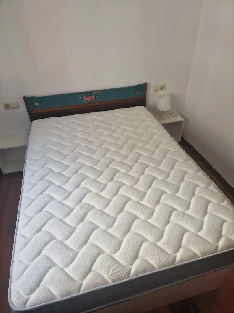 Schlafzimmer von Wohnung zur Miete in Vigo  mit Parkett, Möbliert und Ofen