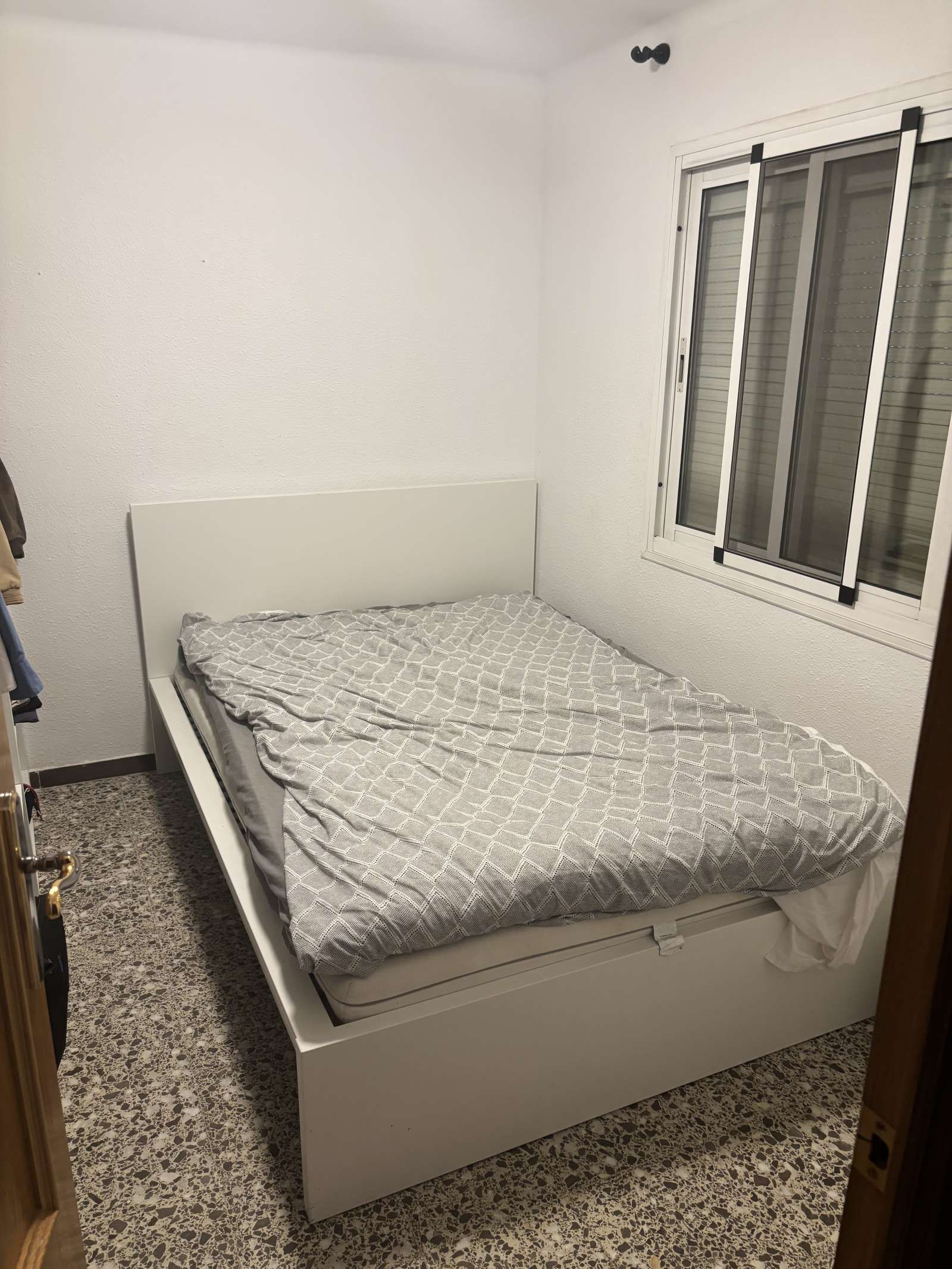 Dormitori de Pis per a compartir en Rubí amb Aire condicionat i Terrassa