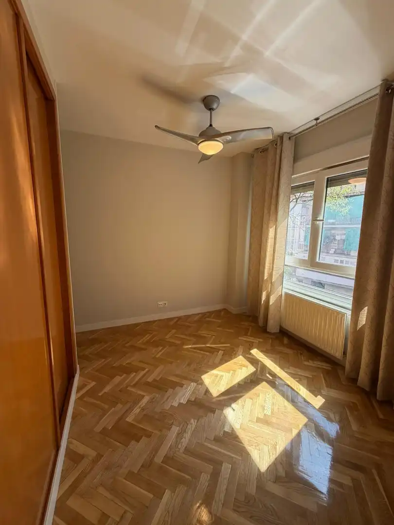 Schlafzimmer von Wohnung zur Miete in Madrid mit Heizung, Privatgarten und Parkett