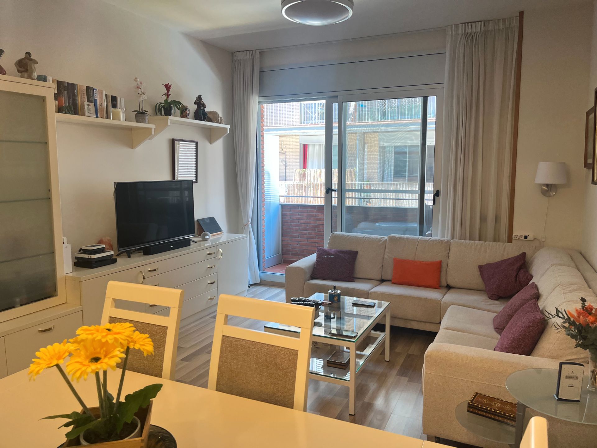 Living room of Flat for sale in Castelldefels  with Air Conditioner, Heating and Parquet flooring