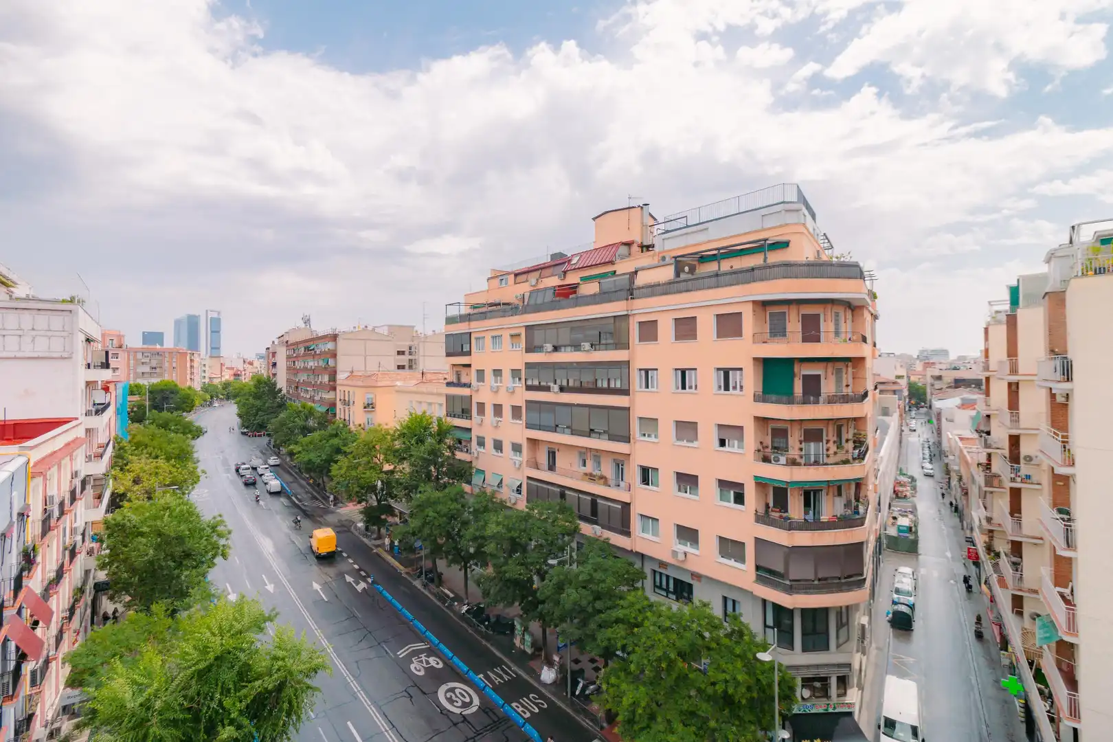 Vista exterior de Apartament en venda en Madrid amb Calefacció