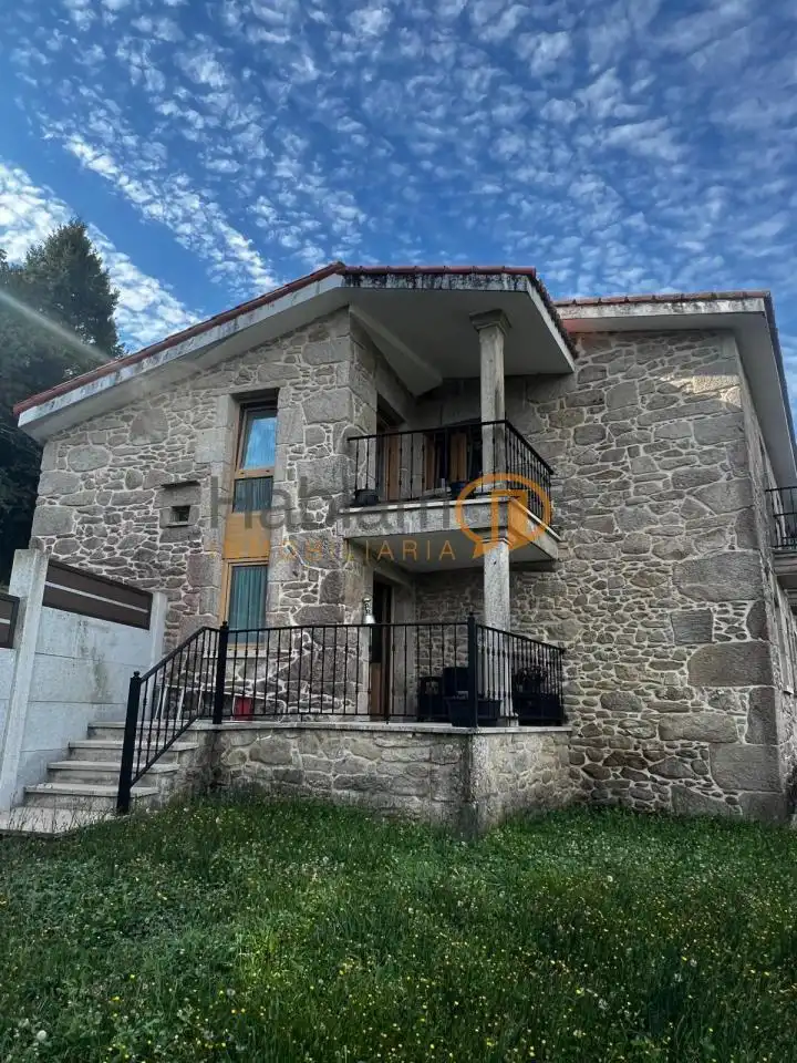 Casa rústica amb terrassa en venda a Moraña, imagen 3