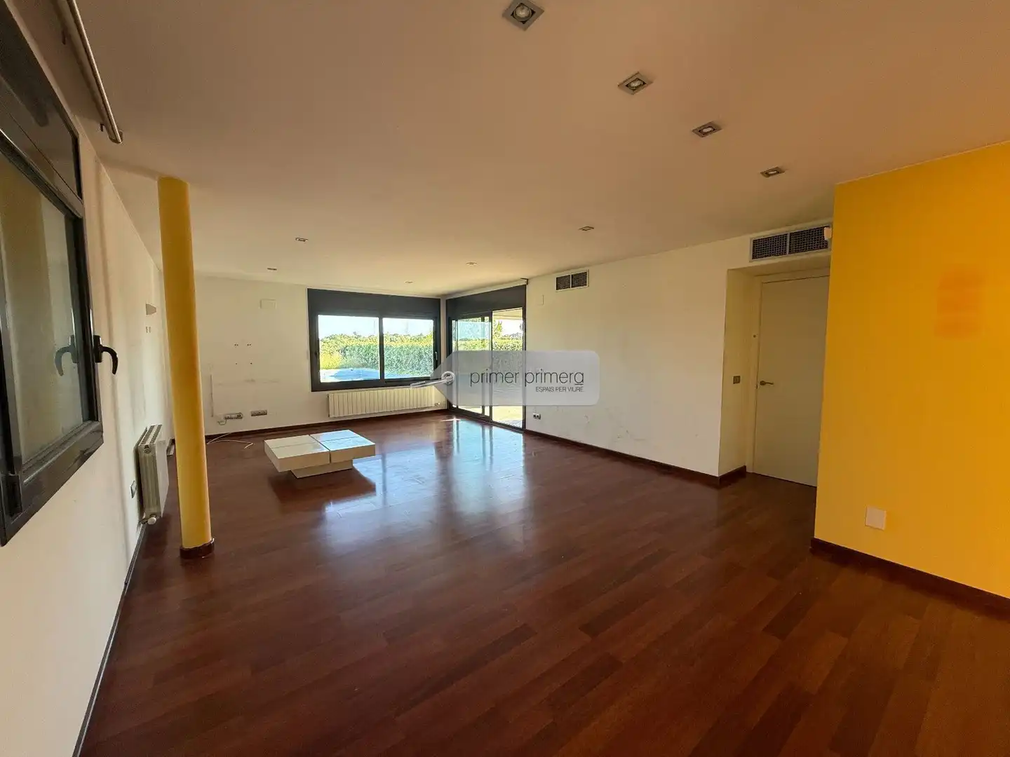 Sala de estar de Casa o chalet en venta en Vilobí d'Onyar con Aire acondicionado, Calefacción y Jardín privado