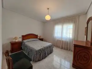 Dormitori de Casa o xalet en venda en La Puebla de Híjar amb Aire condicionat, Calefacció i Jardí privat
