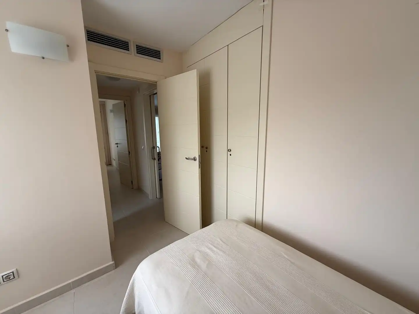Bedroom of Flat for rent in Benidorm  with Air Conditioner, Heating and Private garden