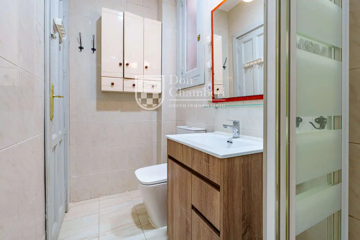 Badezimmer von Wohnung zur Miete in Madrid