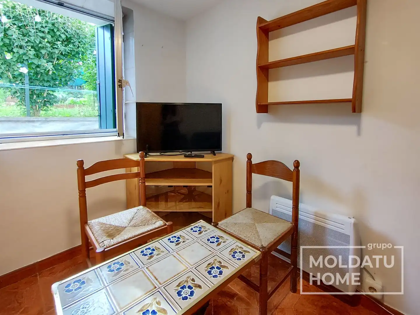 Sala d'estar de Apartament en venda en Irun  amb Calefacció i Moblat