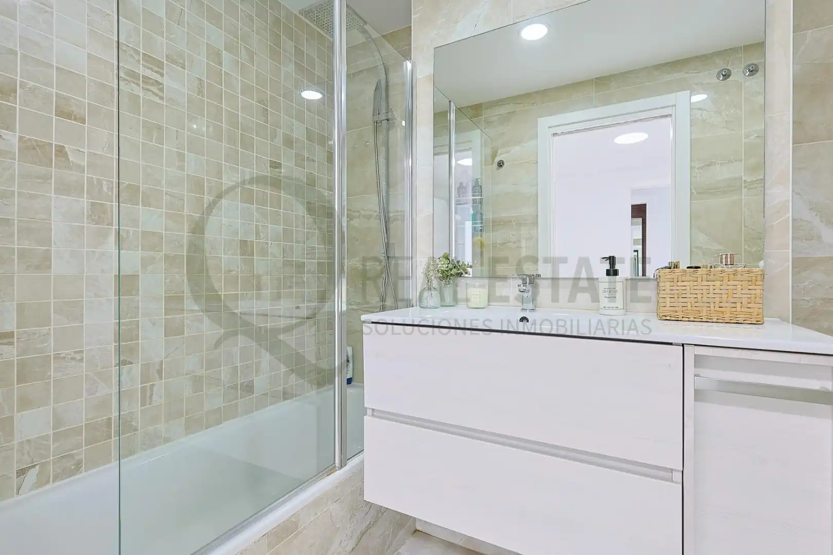Baño de Piso en venta en Alicante / Alacant con Jardín privado, Terraza y Trastero