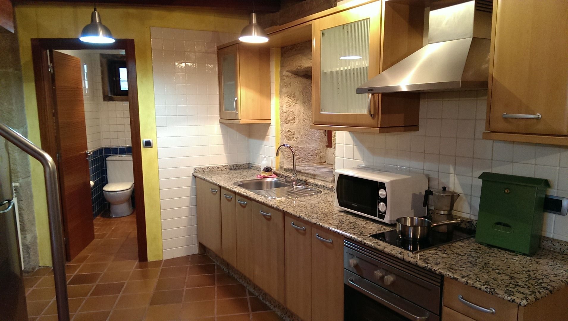 Cuina de Casa o xalet de lloguer en Santiago de Compostela  amb Calefacció, Jardí privat i Parquet