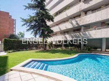 Piso con balcón en venta en Les Corts