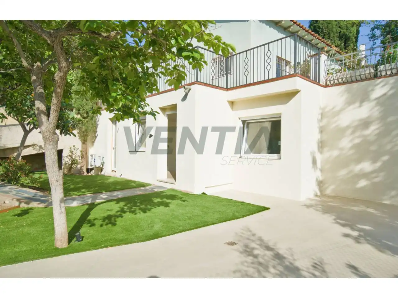 Außenansicht von Wohnung zur Miete in  Barcelona Capital mit Klimaanlage, Heizung und Privatgarten