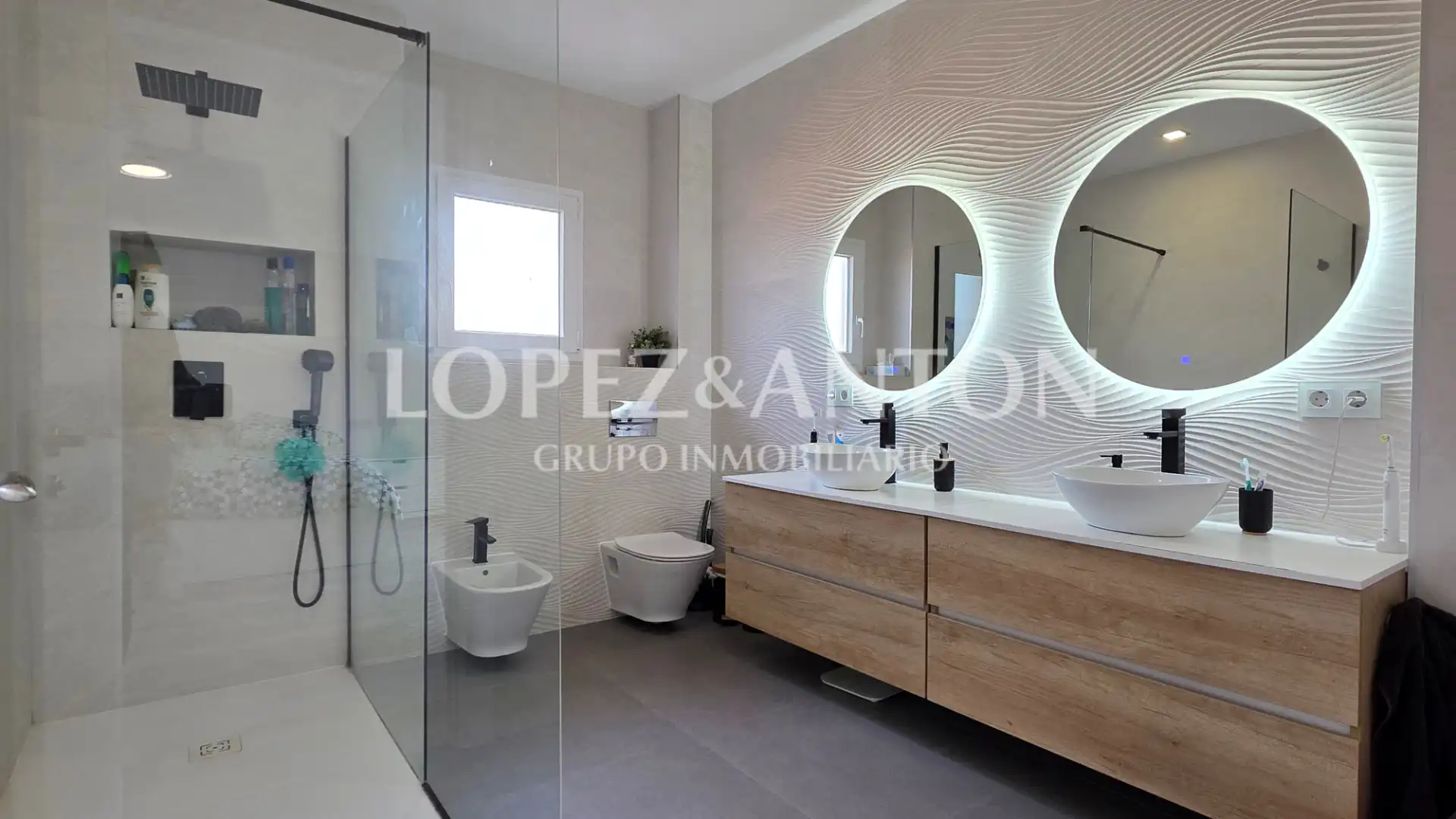 Badezimmer von Haus oder Chalet zum Verkauf in L'Eliana mit Klimaanlage, Heizung und Privatgarten