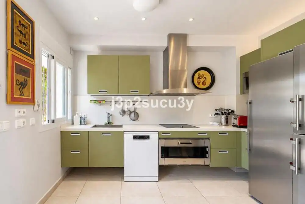 Cuina de Casa o xalet de lloguer en Marbella amb Aire condicionat, Jardí privat i Terrassa