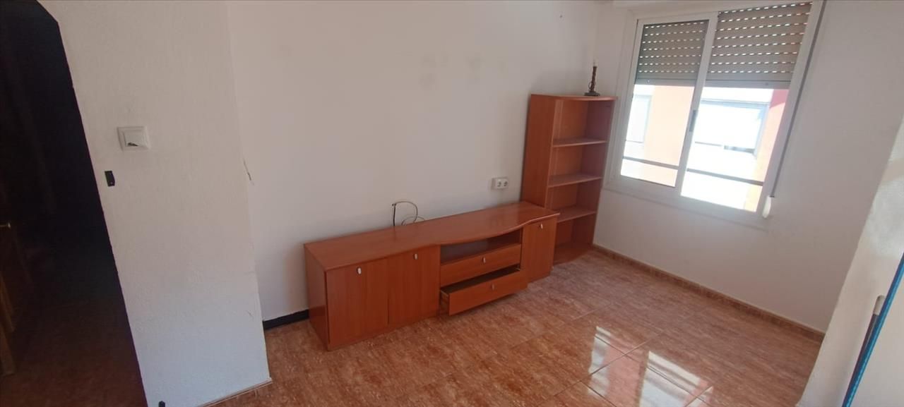 Dormitori de Apartament en venda en Elda amb Balcó