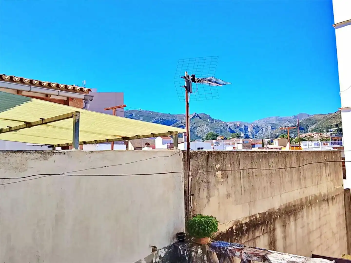 Vista exterior de Pis en venda en Pego amb Traster, Moblat i Balcó