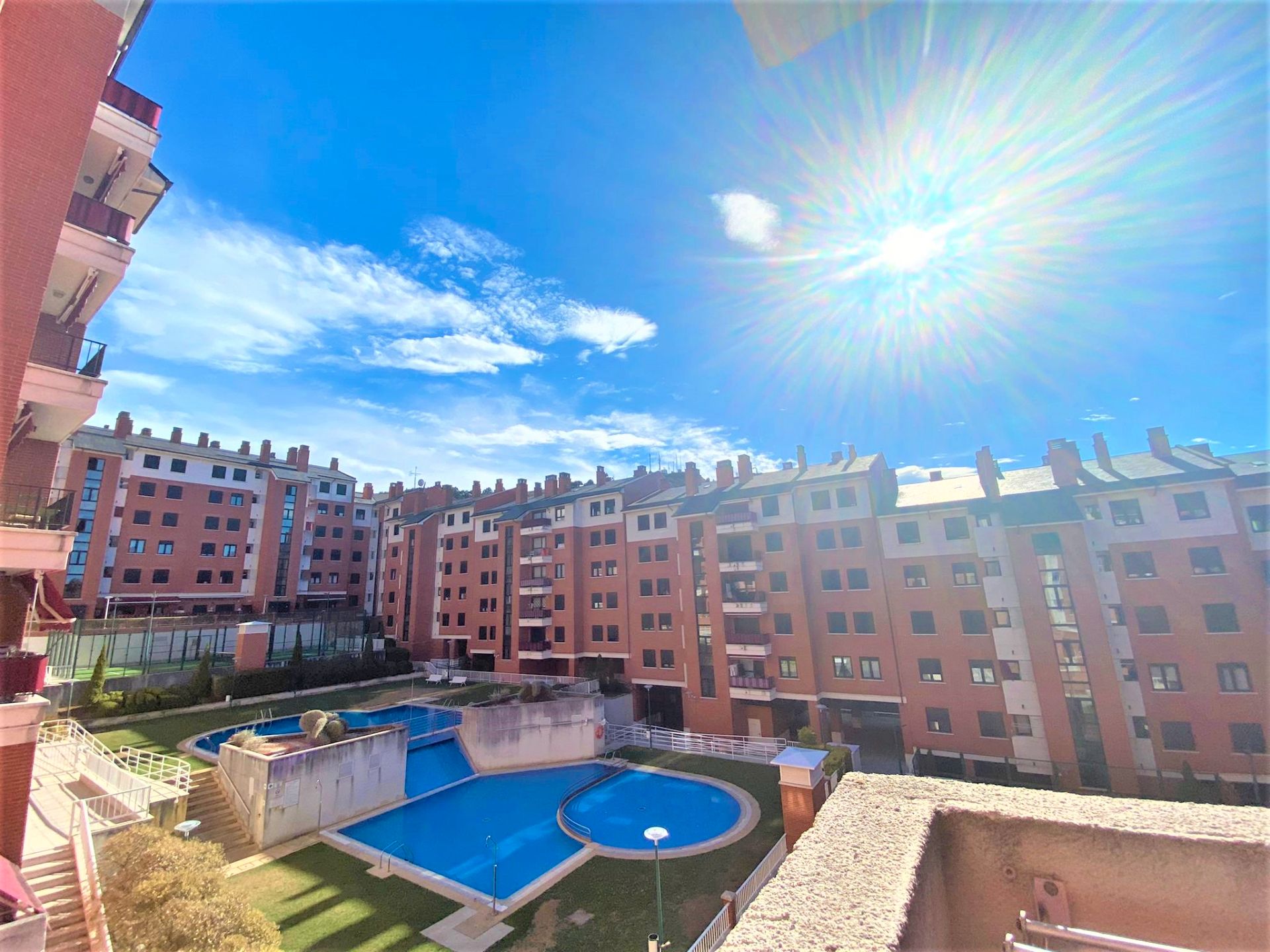 Piscina de Pis en venda en Castro-Urdiales amb Calefacció, Jardí privat i Parquet