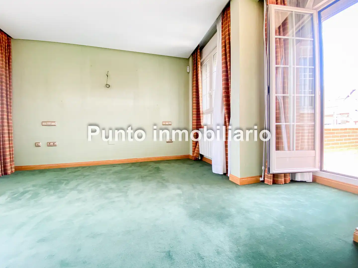 Habitación de Casa adosada de alquiler en Valladolid con Aire acondicionado, Calefacción y Jardín privado