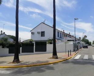 Exterior view of Single-family semi-detached for sale in Dos Hermanas