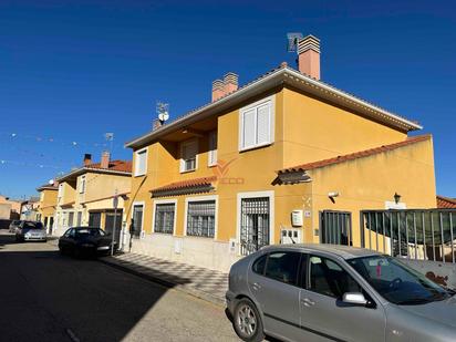 Vista exterior de Casa adosada en venda en Cuenca Capital amb Calefacció, Jardí privat i Traster