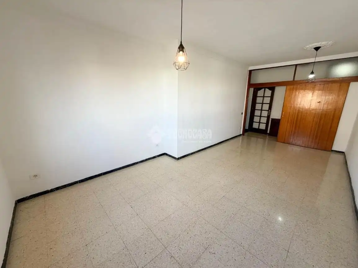 Sala d'estar de Pis en venda en Las Palmas de Gran Canaria amb Aire condicionat i Terrassa