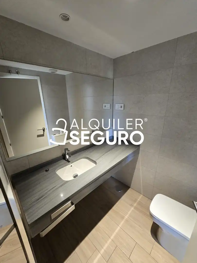 Bany de Pis de lloguer en Alcalá de Henares amb Aire condicionat, Calefacció i Terrassa