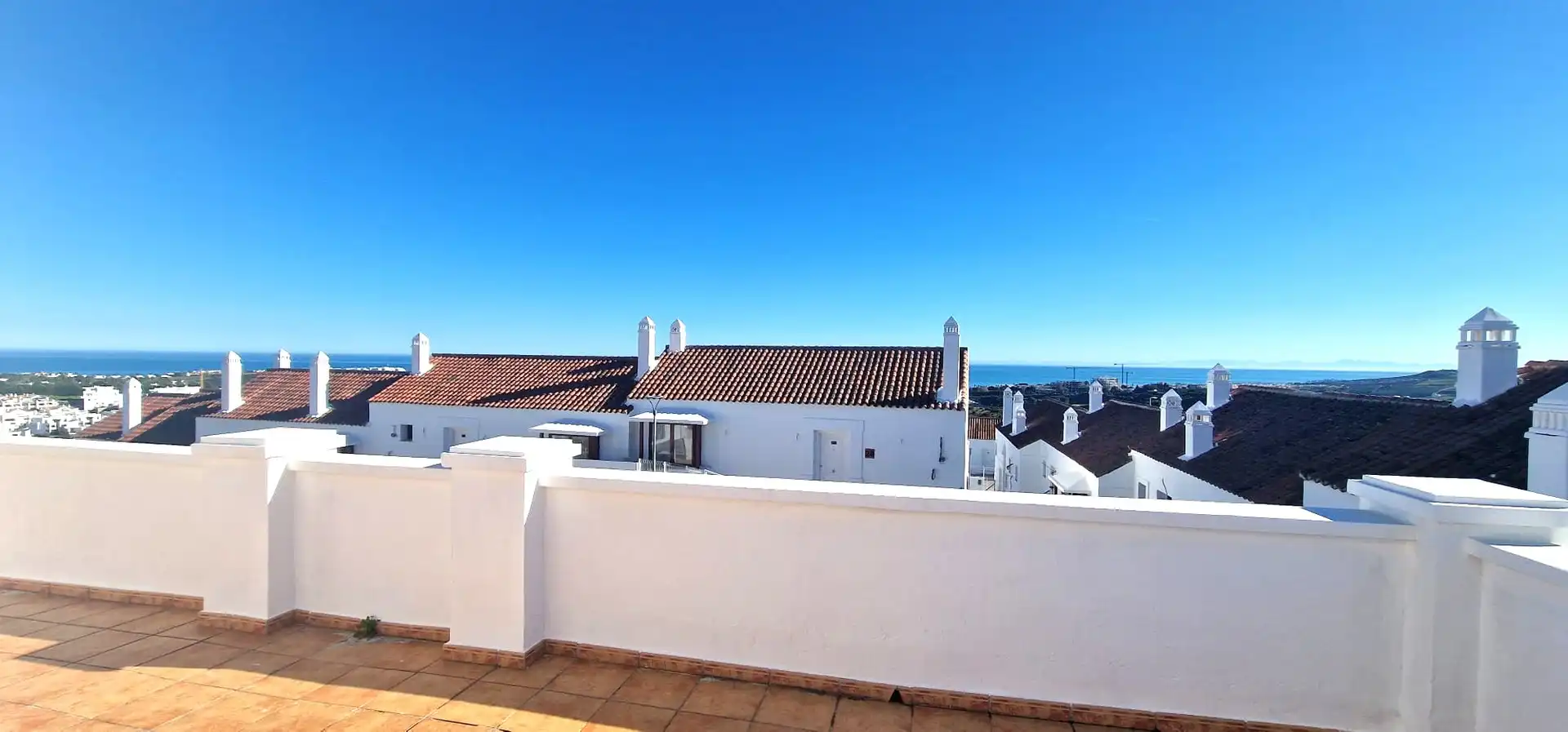 Außenansicht von Einfamilien-Reihenhaus zum Verkauf in Cártama mit Privatgarten und Terrasse