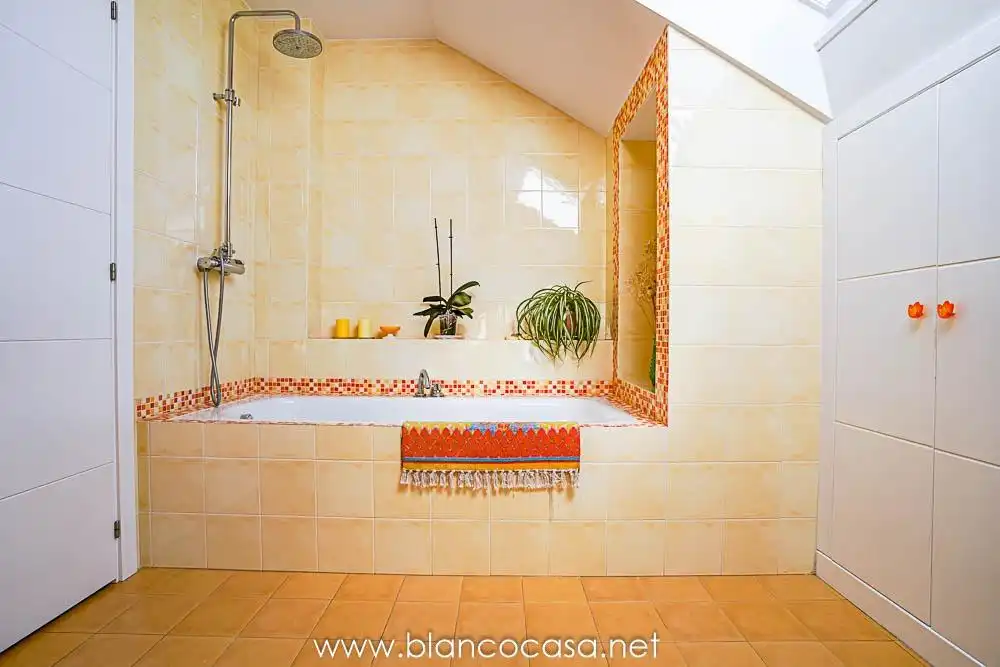 Bathroom of Houses for sale in Carballo  with Heating, Private garden and Storage room