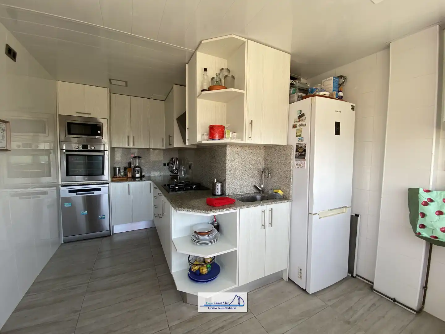 Cuina de Apartament en venda en Cambrils amb Parquet, Moblat i Piscina comunitària