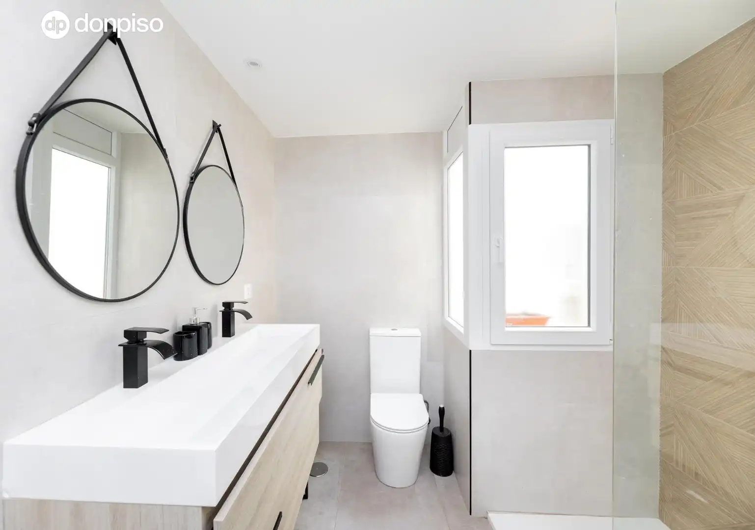 Baño de Piso de alquiler en Granada con Terraza