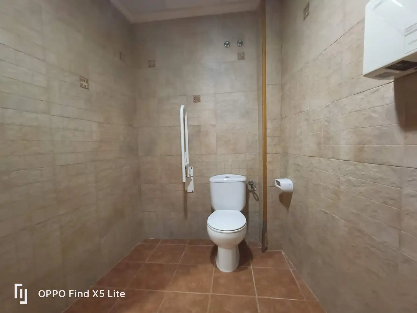 Baño de Local en venta en Castellón de la Plana / Castelló de la Plana con Amueblado