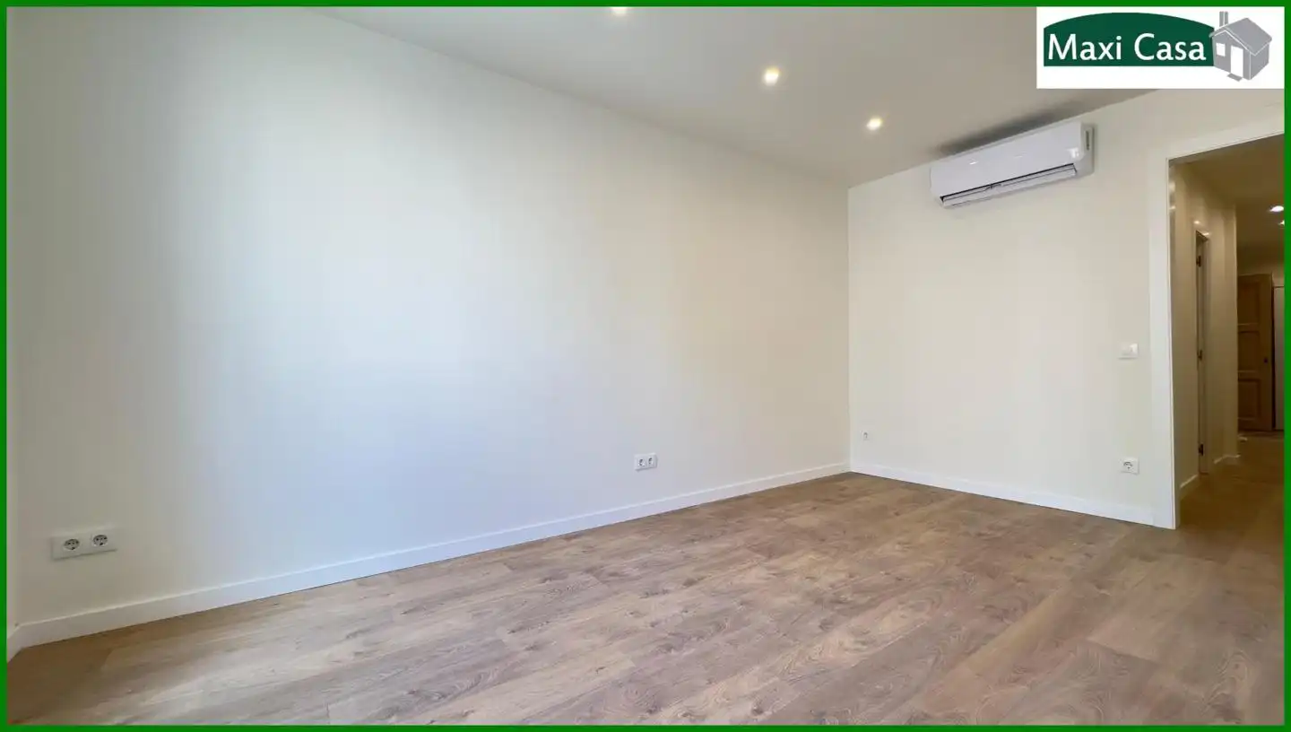 Piso con ascensor en venta en calle del Canigó, imagen 2