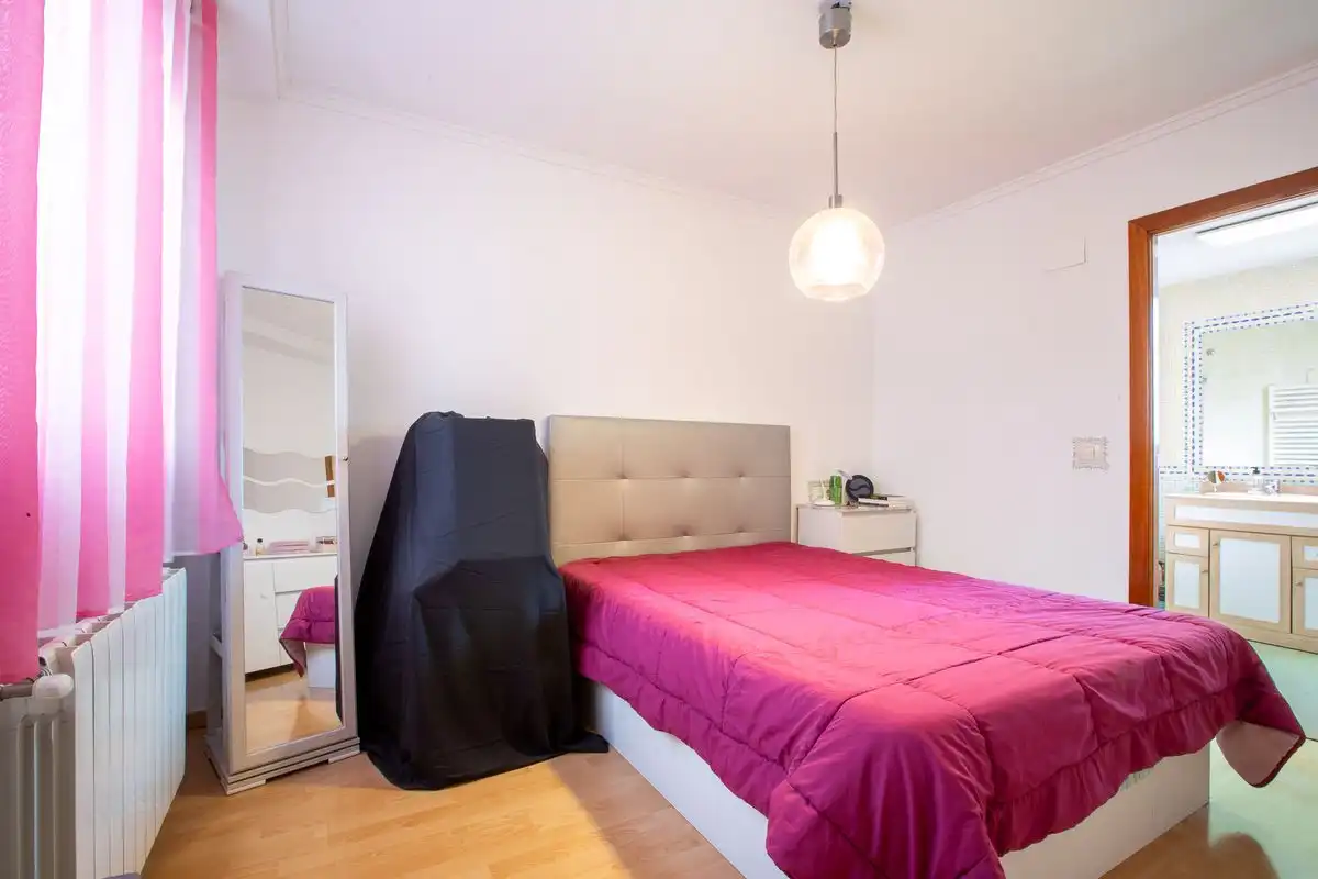 Habitación de Ático en venta en Mislata con Aire acondicionado, Calefacción y Jardín privado