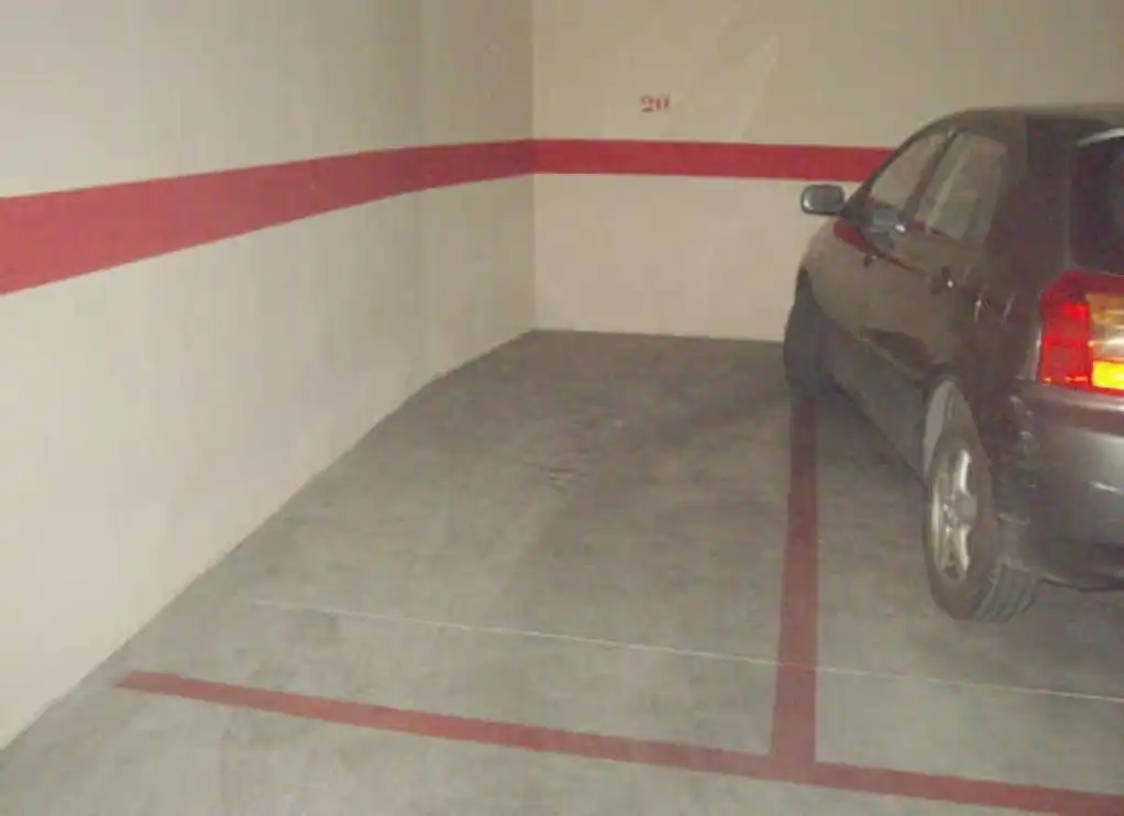 Parking with lift for sale in c/ manchegos, imagen 5