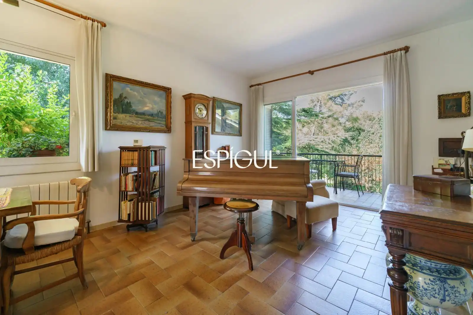 Sala de estar de Casa o chalet en venta en Cerdanyola del Vallès con Calefacción, Terraza y Trastero