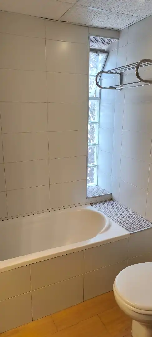 Bany de Casa adosada en venda en Zaragoza amb Aire condicionat, Calefacció i Jardí privat