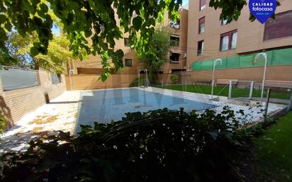 Swimming pool of Flat for sale in Valdemoro