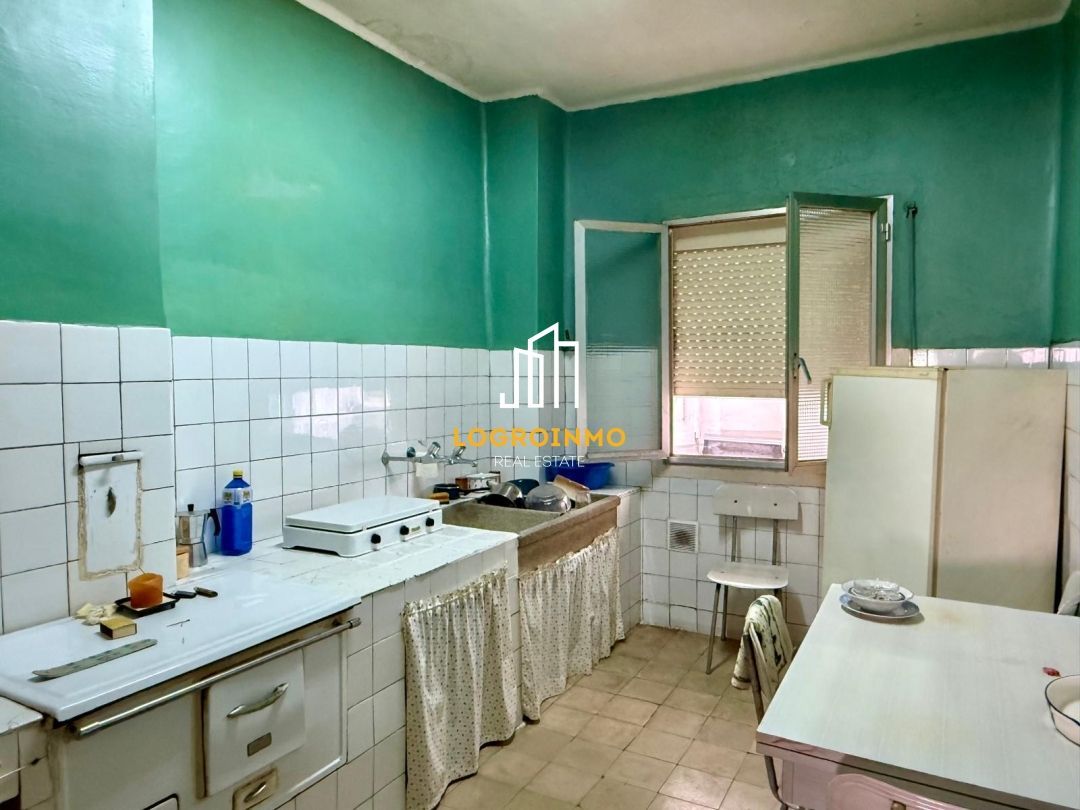 Kitchen of Flat for sale in  Logroño  with Terrace
