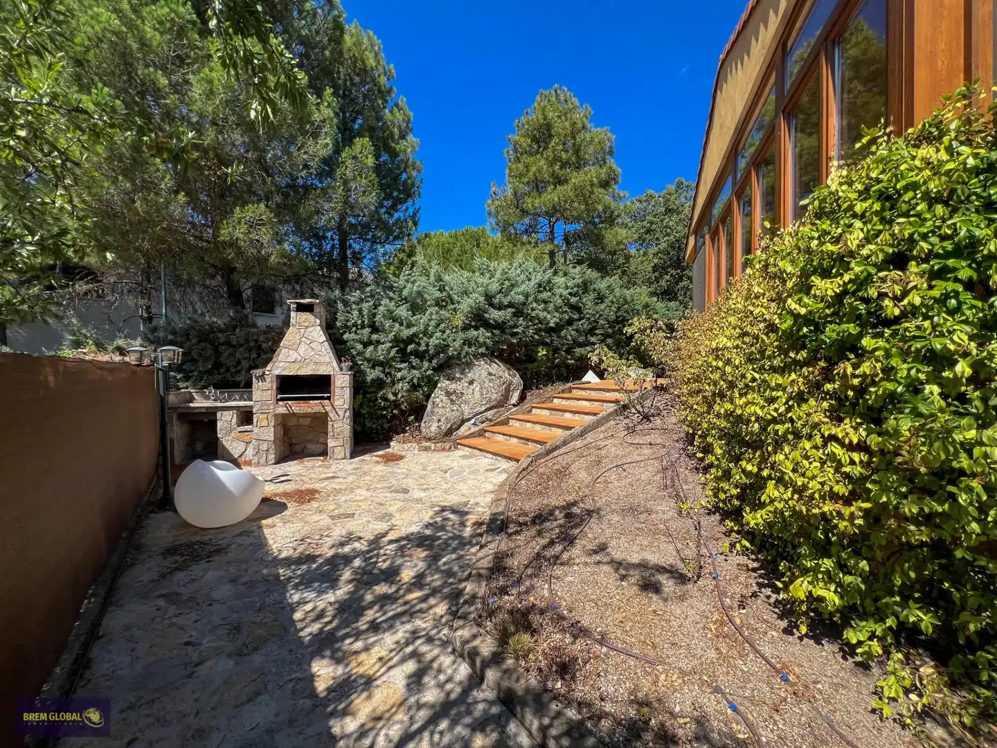 Terrassa de Casa o xalet en venda en El Berrueco amb Calefacció, Jardí privat i Alarma