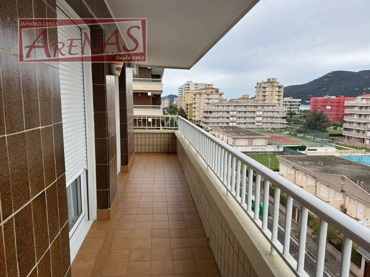Vista exterior de Piso en venta en Laredo con Calefacción, Jardín privado y Parquet
