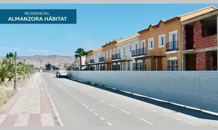 Vista exterior de Casa adosada en venta en Cuevas del Almanzora con Terraza y Piscina comunitaria