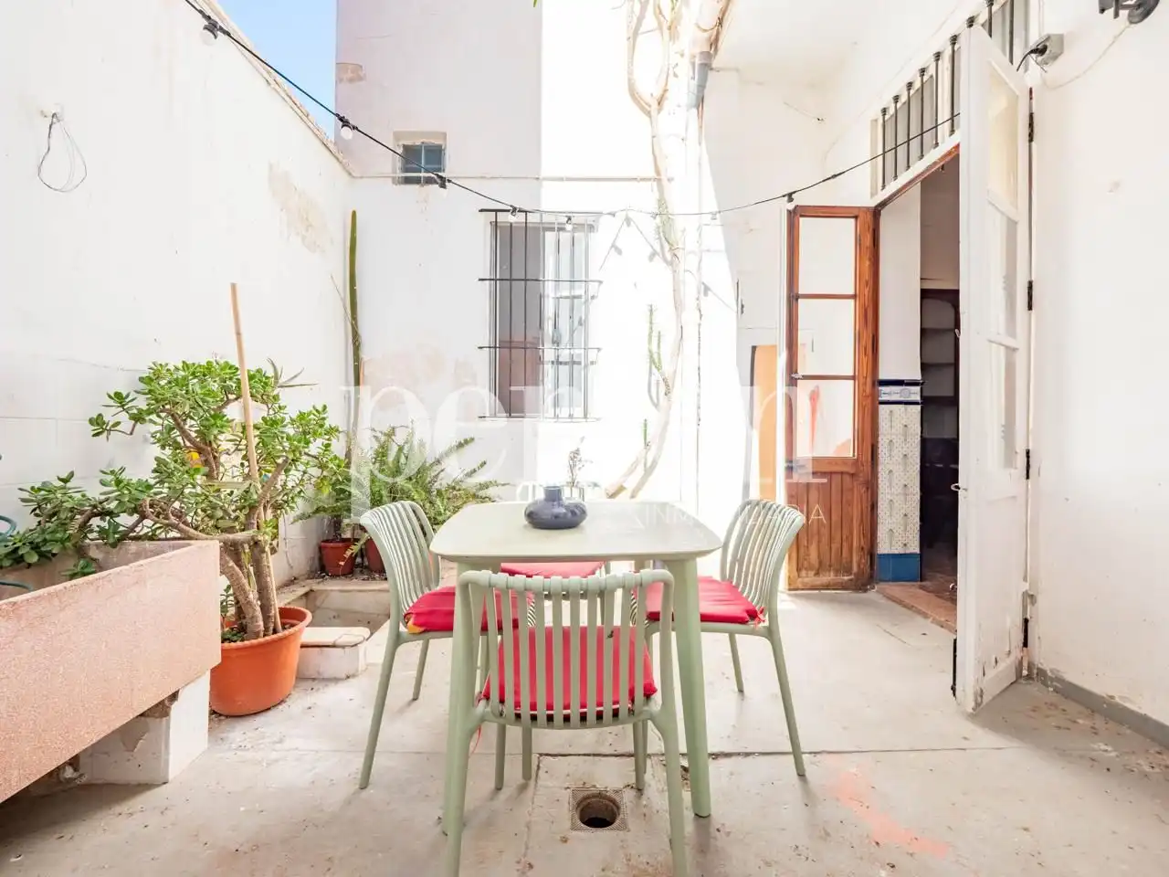 Außenansicht von Erdgeschoss zum Verkauf in  Valencia Capital mit Terrasse