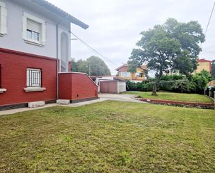 Jardí de Casa adosada en venda en Avilés amb Terrassa