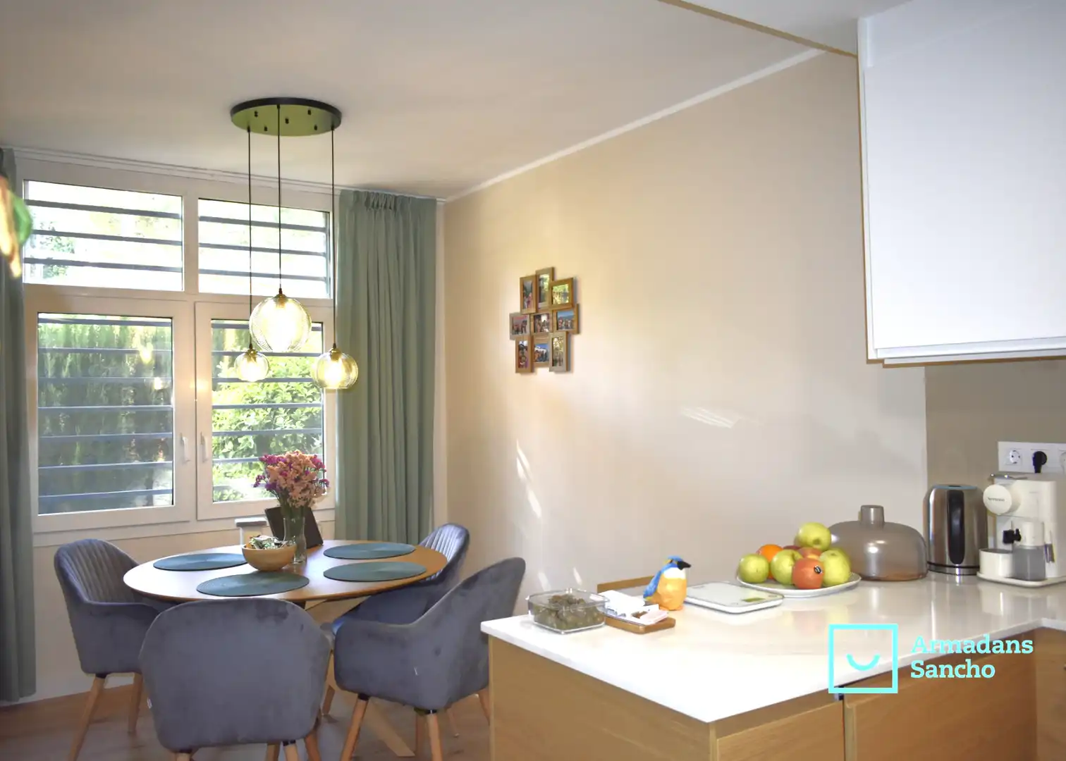 Esszimmer von Einfamilien-Reihenhaus zum Verkauf in Tiana mit Klimaanlage, Heizung und Privatgarten
