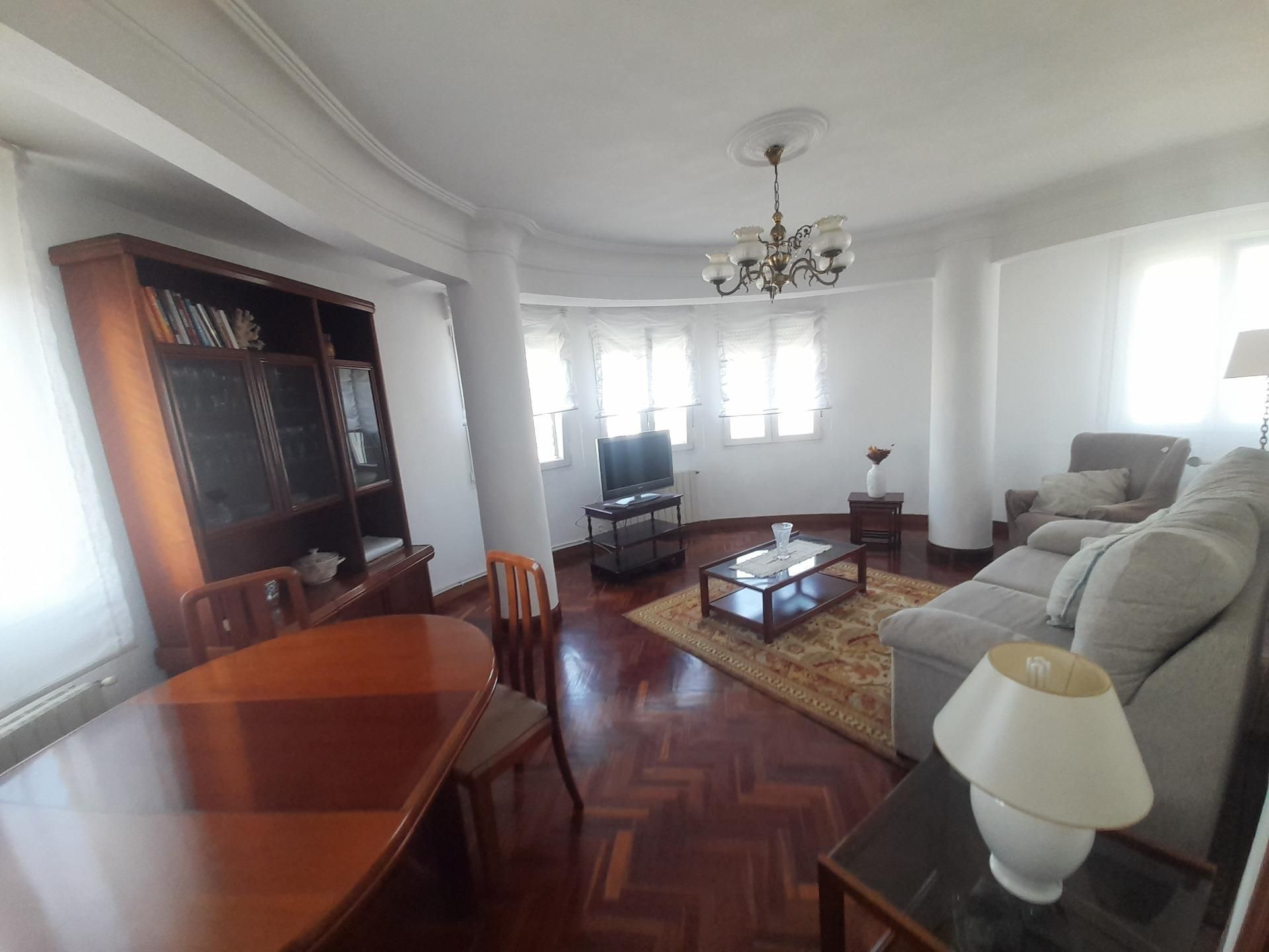 Piso de alquiler en Cuatro Caminos