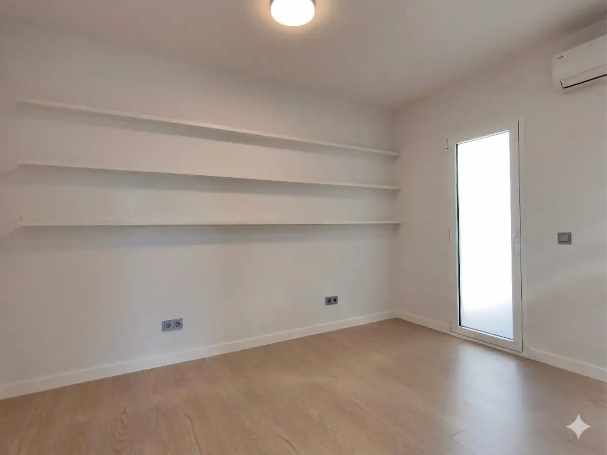 Attic for rent in Girona  with Air Conditioner, Heating and Terrace
