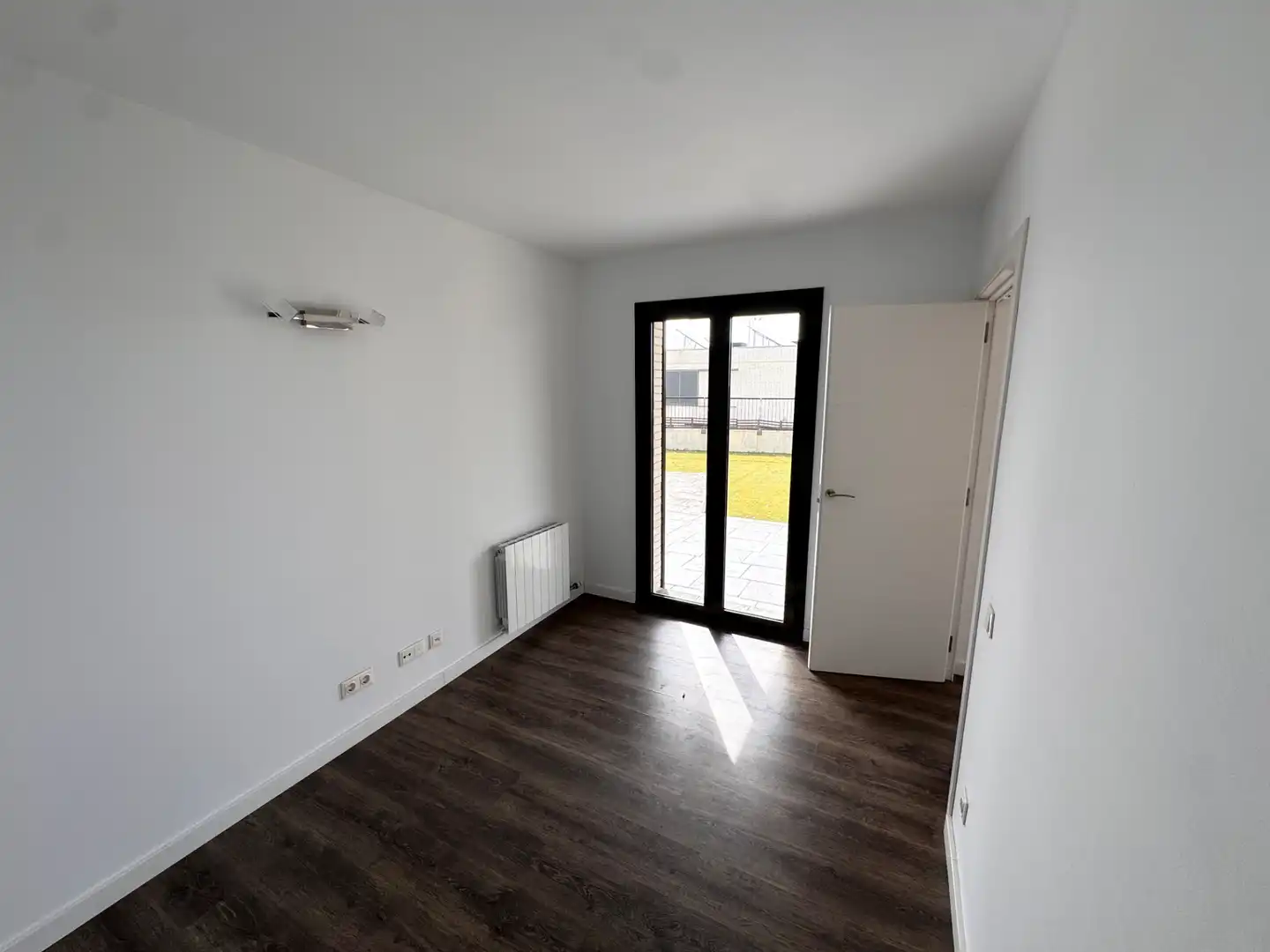 Habitación de Casa adosada en venta en Mataró con Aire acondicionado, Calefacción y Jardín privado