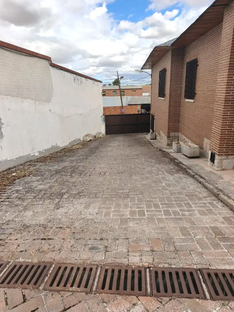 Parking of Houses for sale in Recas  with Air Conditioner, Heating and Private garden