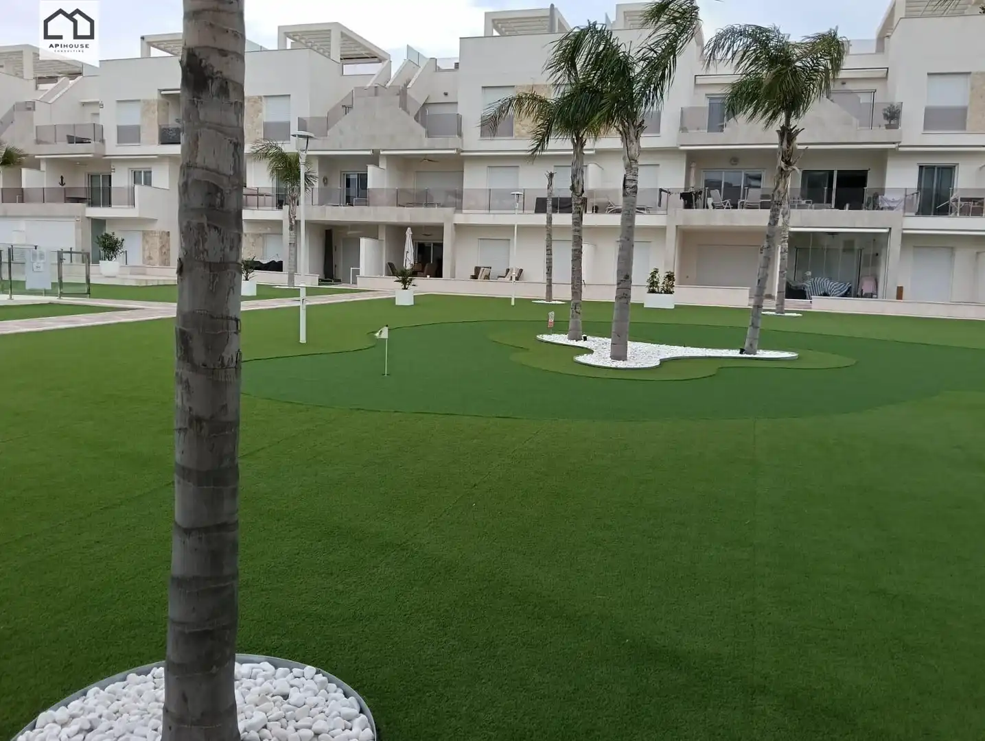 Vista exterior de Casa o xalet en venda en Guardamar del Segura amb Aire condicionat, Jardí privat i Terrassa