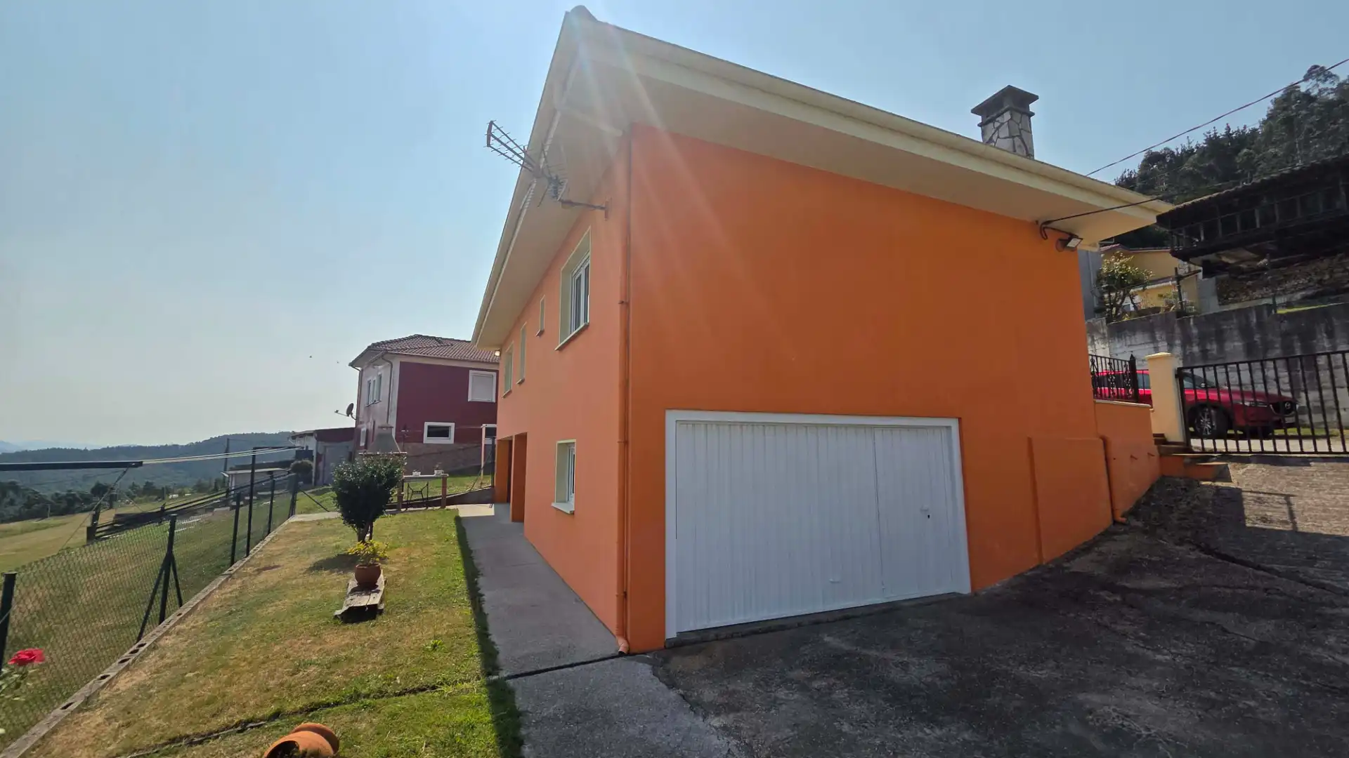 Vista exterior de Casa o xalet en venda en Pravia amb Calefacció, Jardí privat i Terrassa