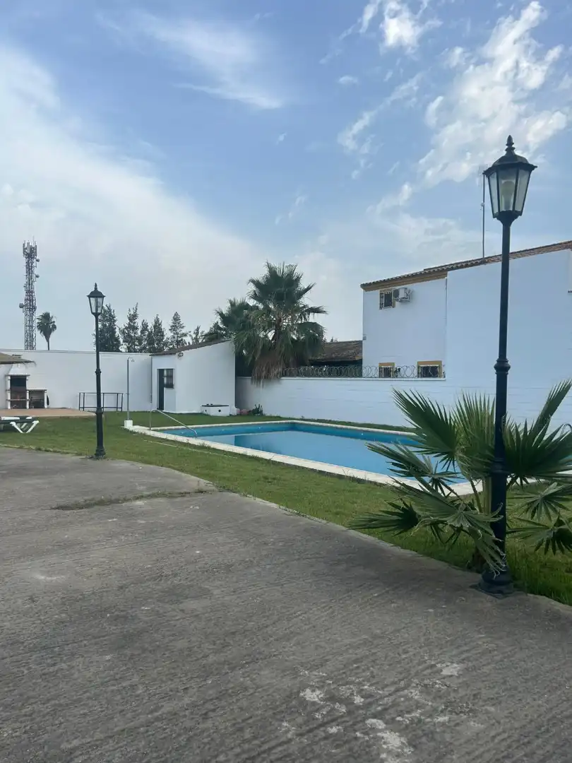 Detached house with pool for sale in Villaverde del Río, imagen 3
